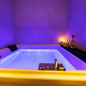 Elite & Hydromassage Pool 3*, Reggio Calabria Italia