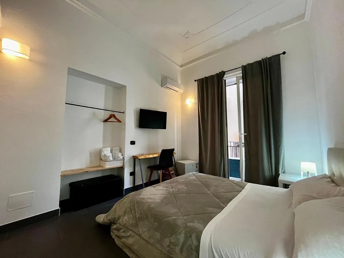 ** Alojamento de Acomodação e Pequeno-almoço Pupi 93 Rooms Palermo Itália